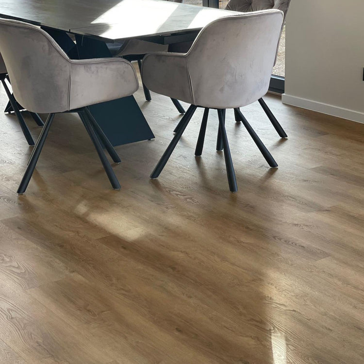 Klickvinyl in brauner Holzoptik