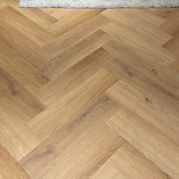 »Eiche Begonia« SPC Vinylboden Unique Holzoptik Fischgrät Details