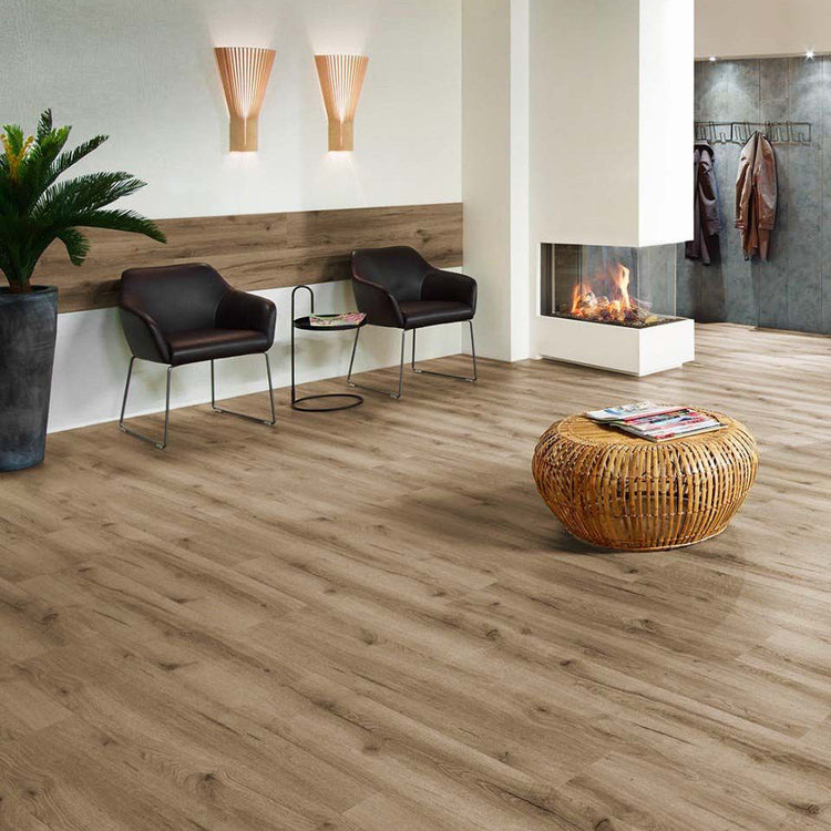 »Eiche Novus« Klebevinyl Unique Holzoptik Wartezimmer