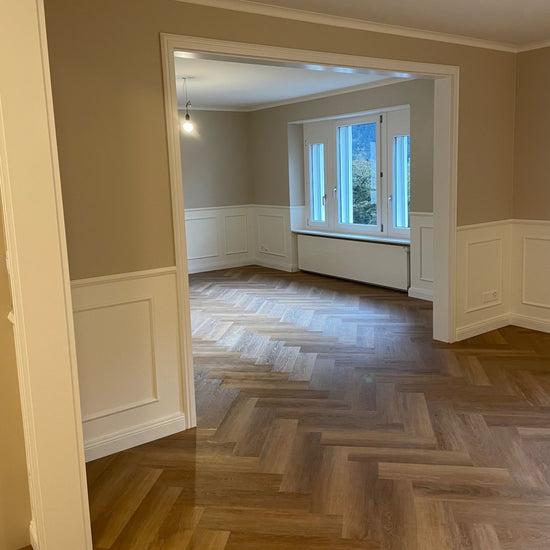 Fischgerät Design in Braun im modernen Wohnzimmer