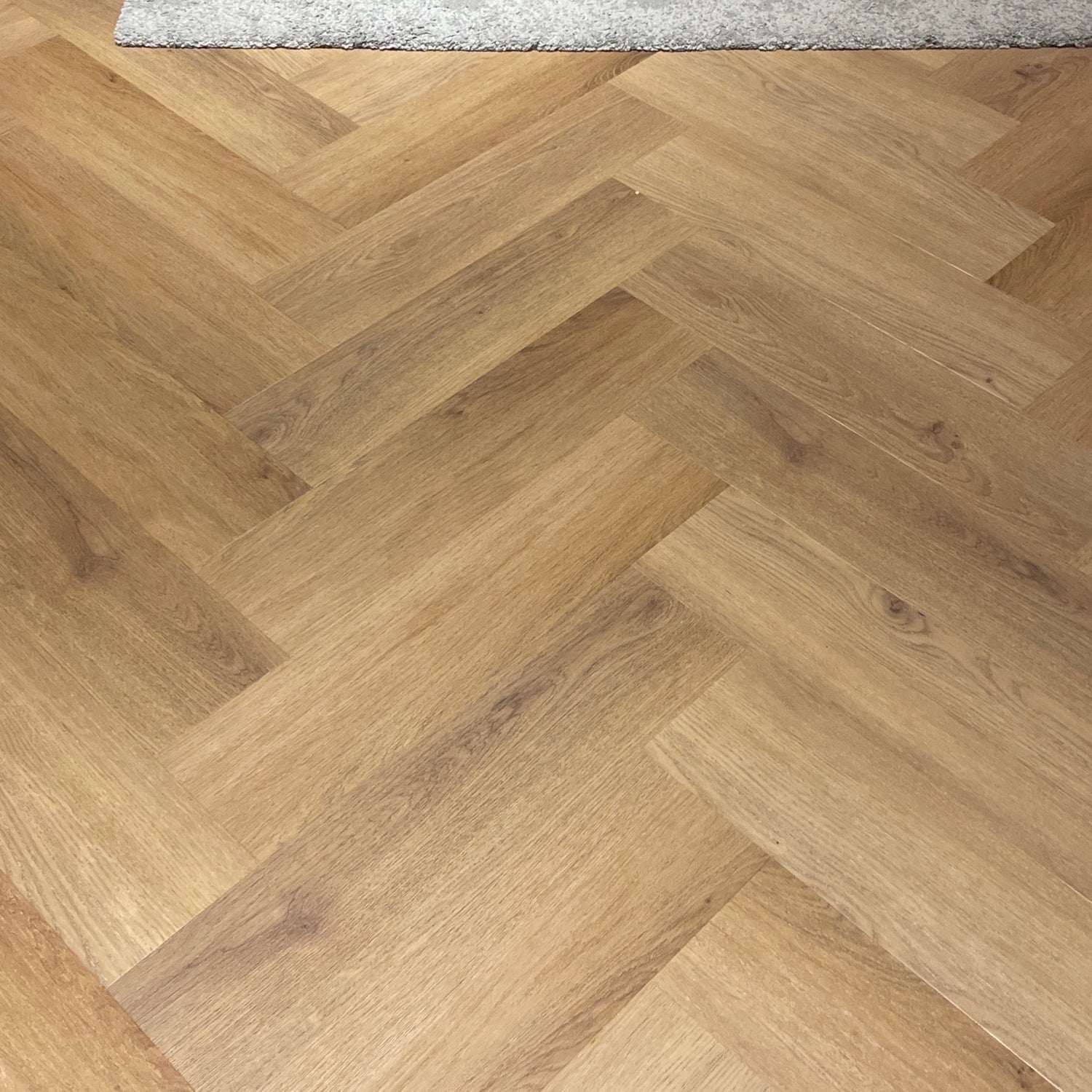  »Eiche Begonia« SPC Vinylboden Unique Holzoptik Fischgrät Details 