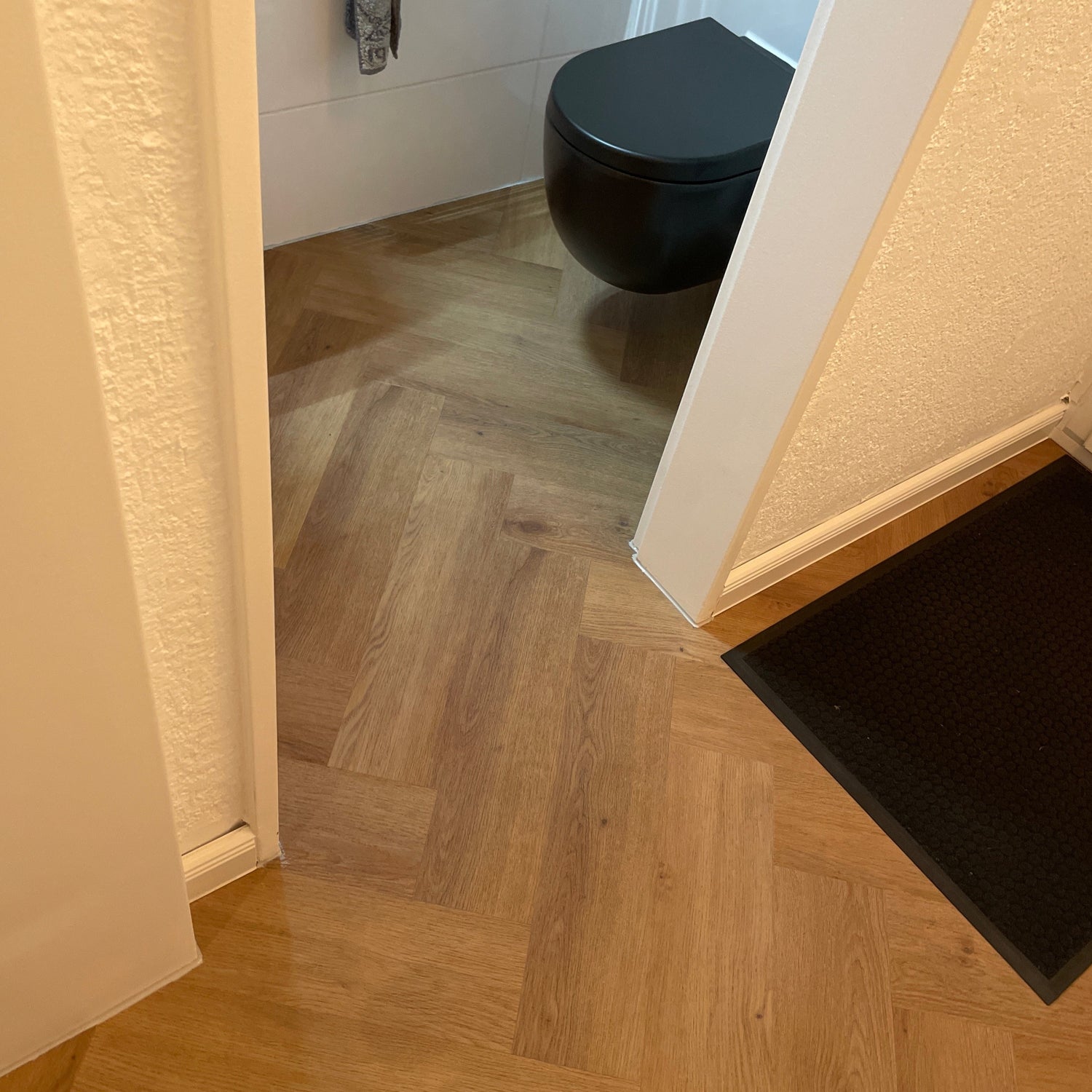  »Eiche Begonia« SPC Vinylboden Unique Holzoptik Fischgrät Badezimmer