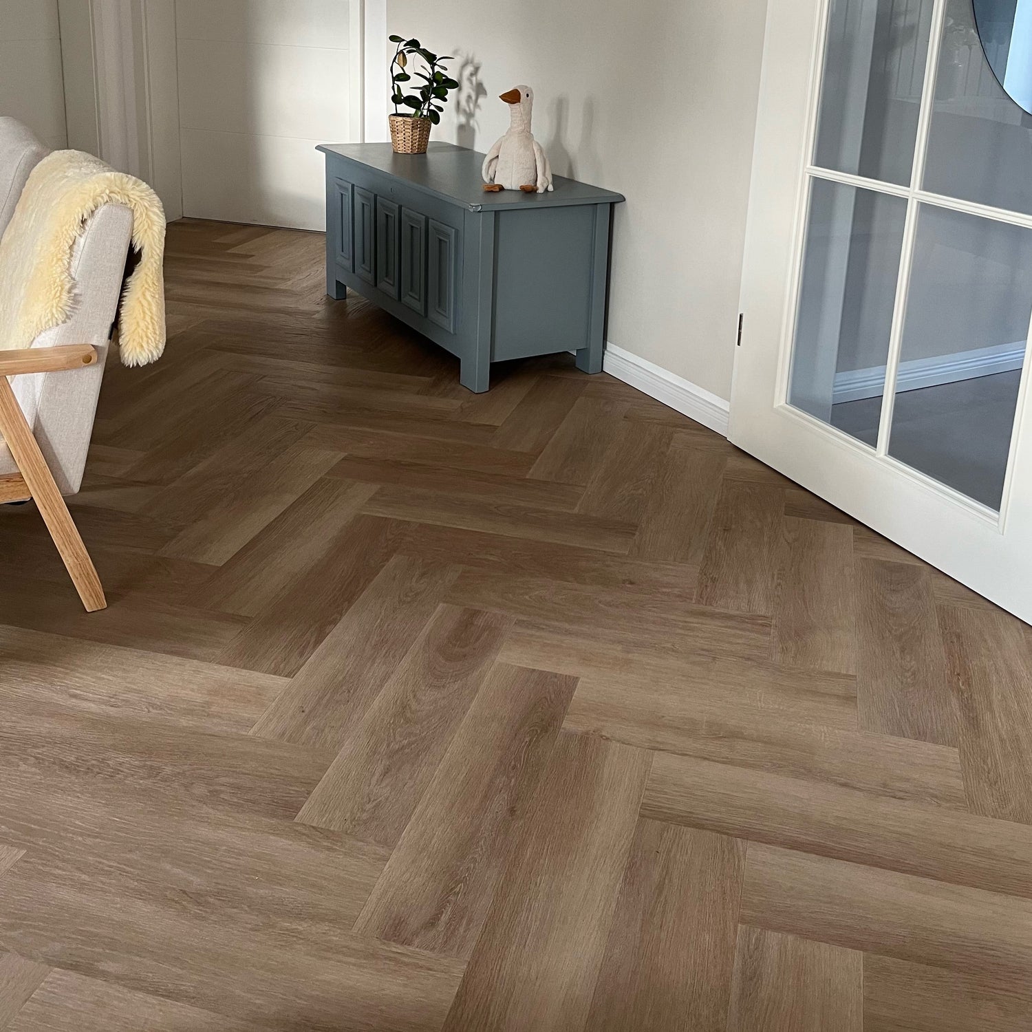 Modernes Fischgrät-Design in Beige 