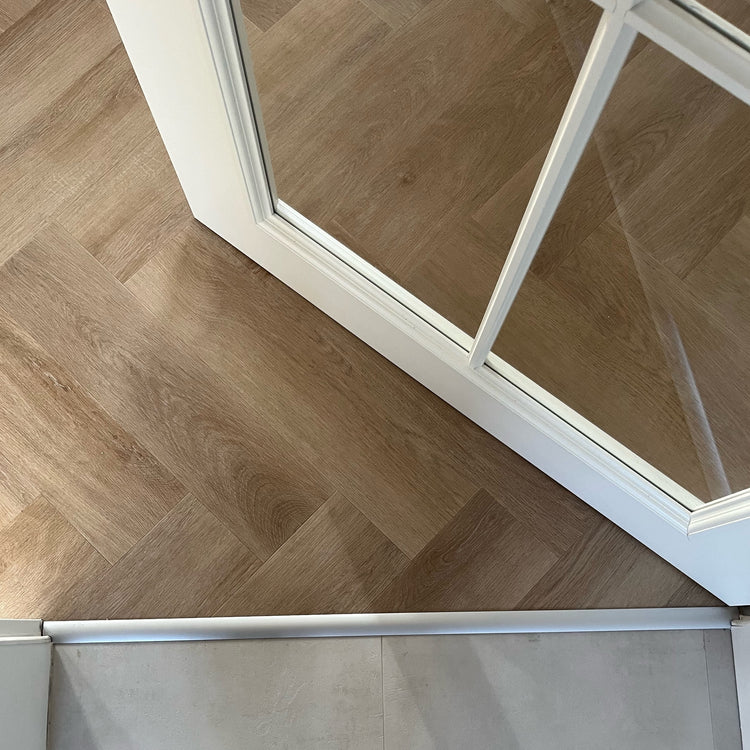 »Eiche Oleander« SPC Vinylboden Unique Holzoptik im Fischgrätdesign