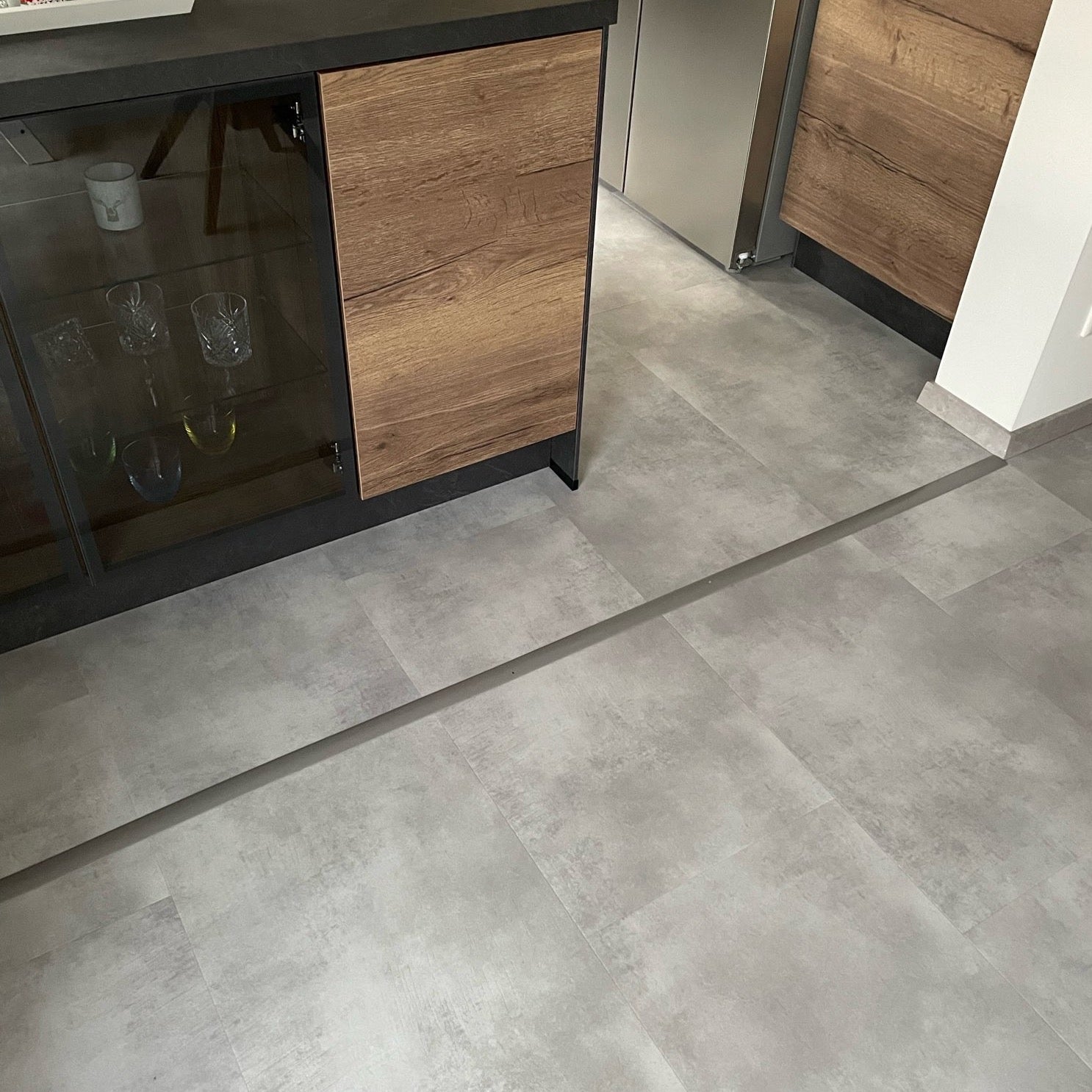 »Kongur« Klebevinyl Unique Fliesenoptik Küche