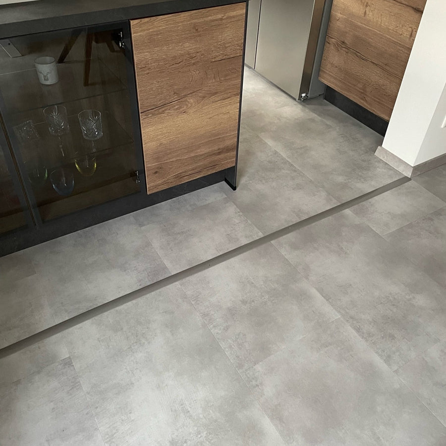 Authentischen Fliesenoptik in Grau 