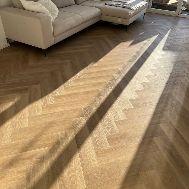 Boden Eiche Oleander im Fischgräten Design 