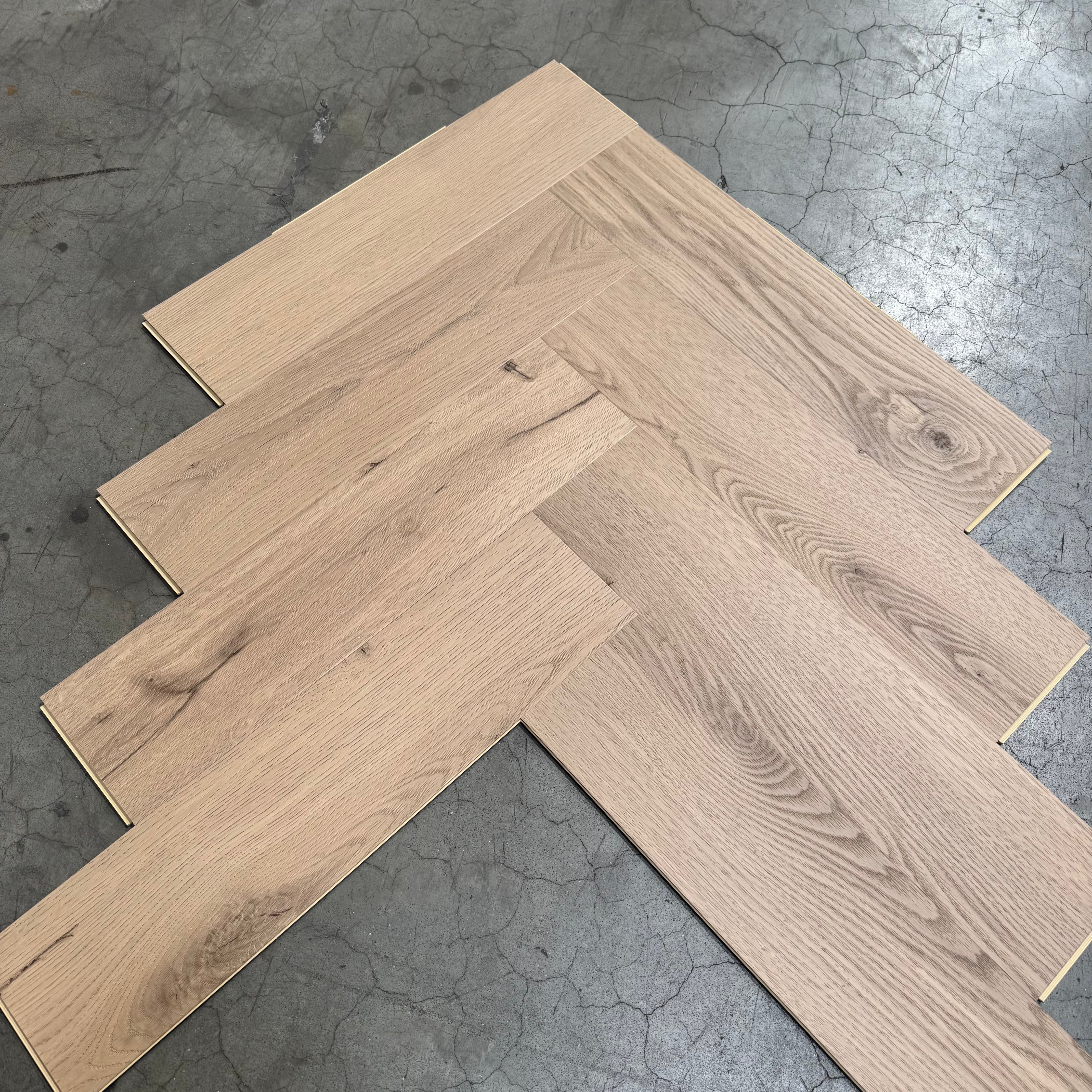Muster »Natural Oak« Premium Klick-Vinyl Fischgrät
