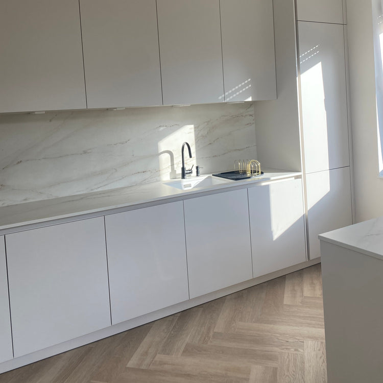 »Eiche Oleander« SPC Vinylboden Unique Holzoptik im Fischgrätdesign Raumbild 12