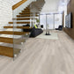 Klick-Vinylboden Grau Beige in Wohnzimmer