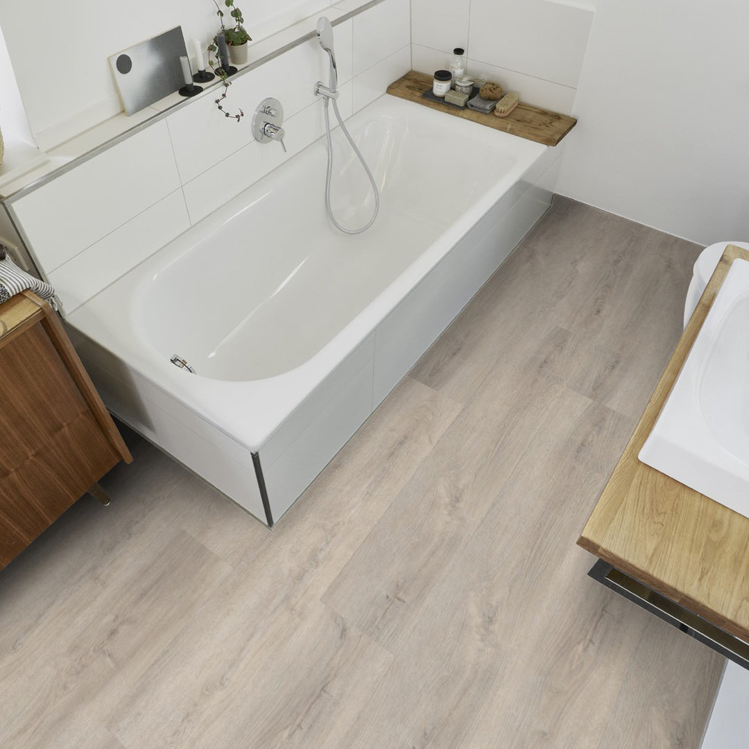 Klick-Vinylboden Grau Beige in Badezimmer