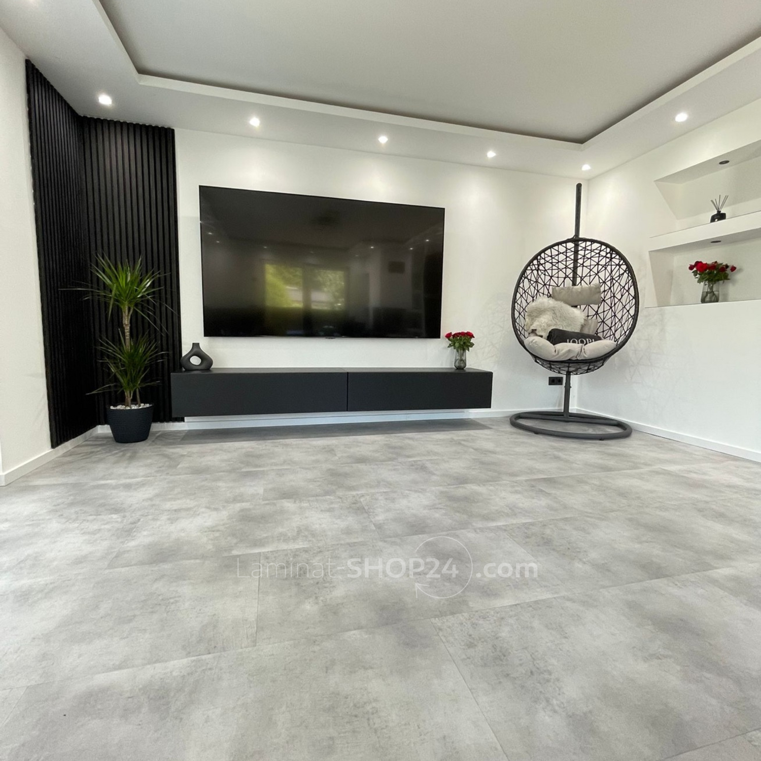 Authentischen Fliesenoptik in Grau im modernen Wohnzimmer