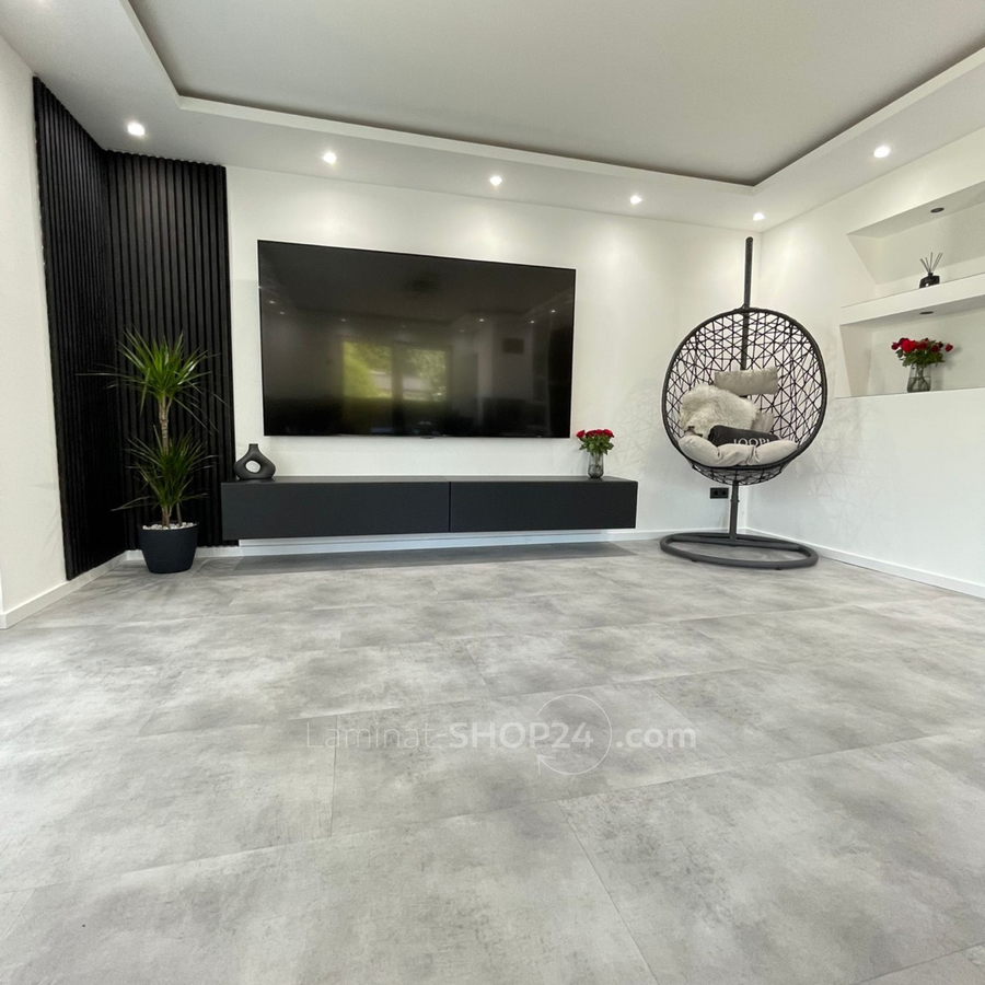 Authentischen Fliesenoptik in Grau im modernen Wohnzimmer